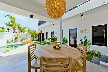 - Pererenan " Abalihouse " 2* Canggu (Bali)
