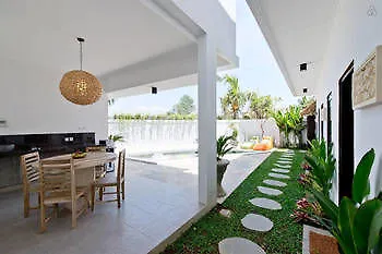 Guest house - Pererenan " Abalihouse "