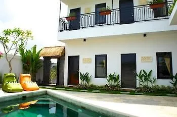 - Pererenan " Abalihouse " 2*