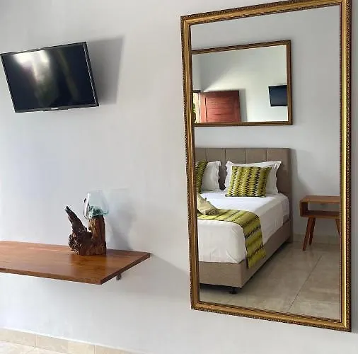 - Pererenan " Abalihouse " Guest house 2*