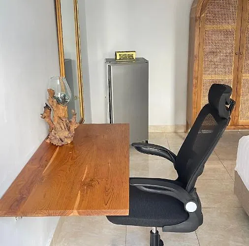 - Pererenan " Abalihouse " 2*