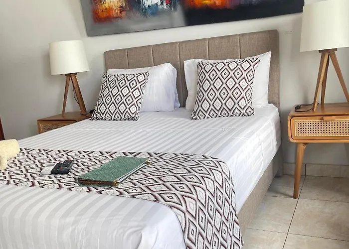 - Pererenan " Abalihouse " Guest house 2*
