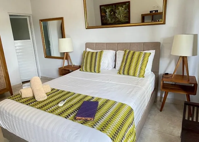 - Pererenan " Abalihouse " Canggu (Bali)