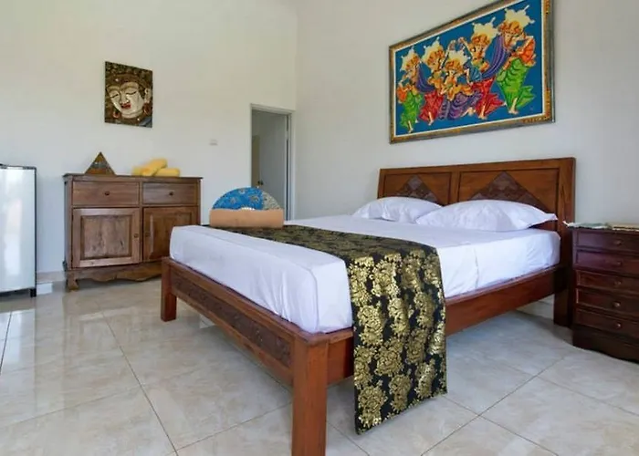 - Pererenan " Abalihouse " 2* Canggu (Bali)